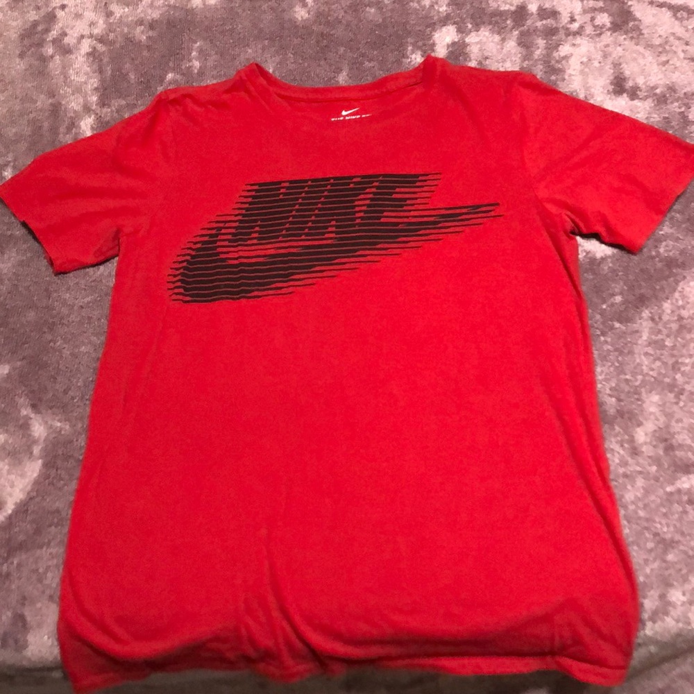 red nike shirt size small